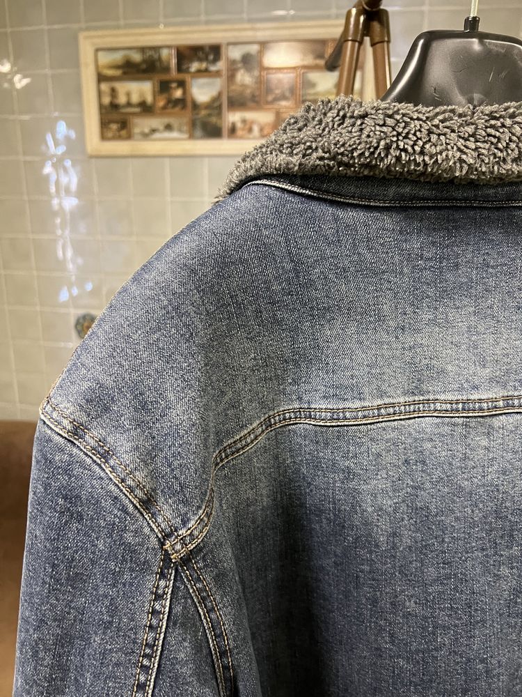 Утеплена джинсова куртка