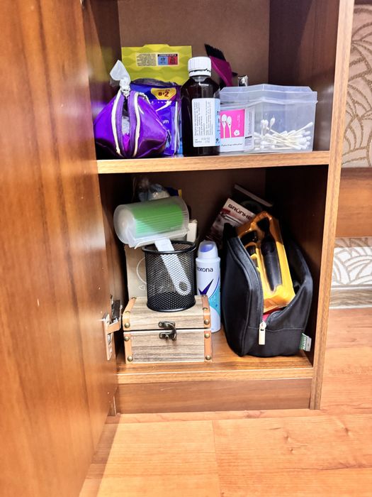 Туалетний столик з дзеркалом