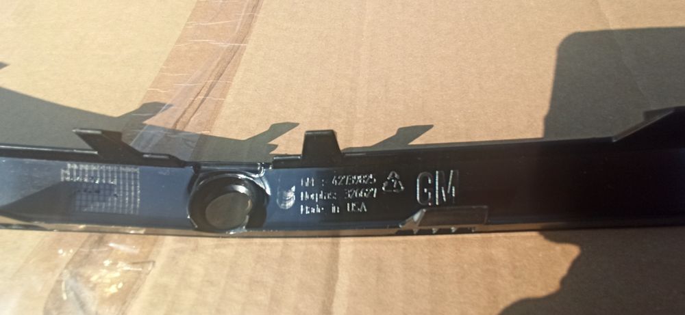 Рамка решітки радіатора Chevrolet bolt EUV 42803280, 42803280