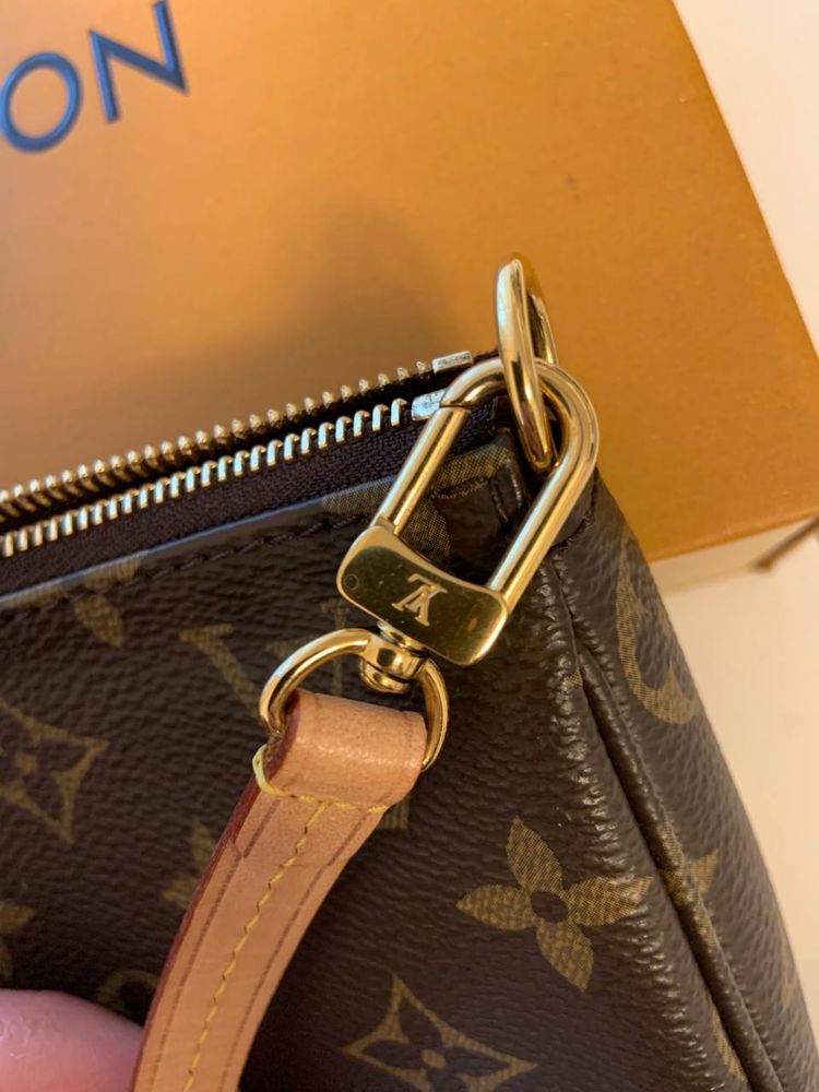Сумка Louis Vuitton pochette accessories monogram новая