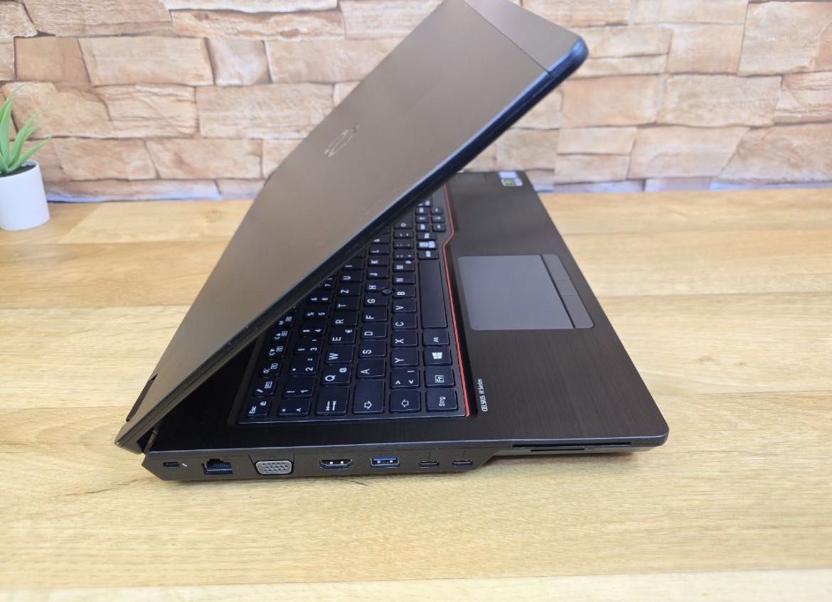 Laptop do gier Fujitsu H780