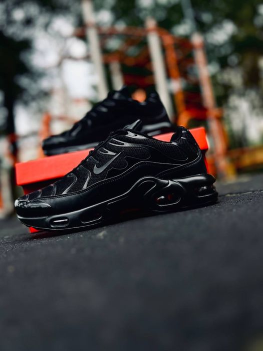 Кроссовки Найк Тн Плюс черные / Кросівки Nike Air Max Plus TN Black