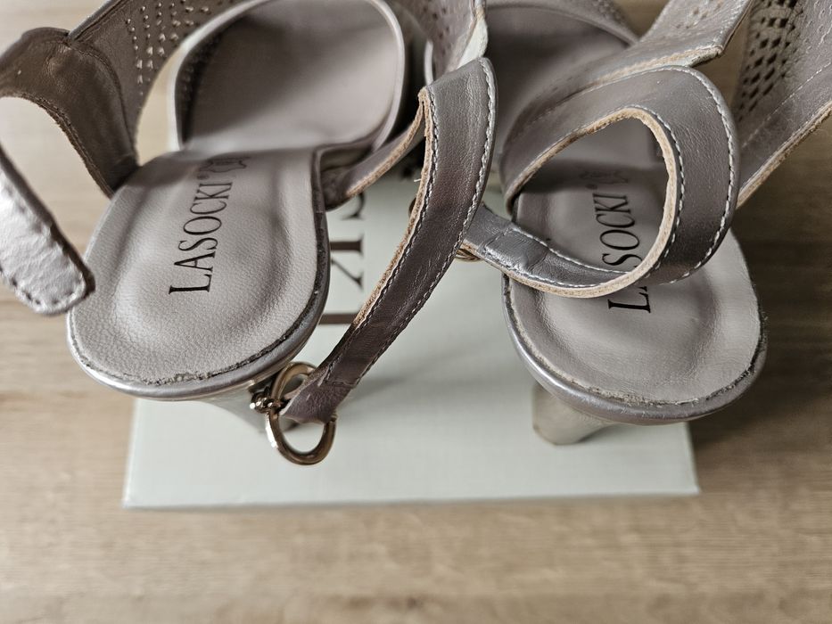 Sandały na słupku Lasocki Złote