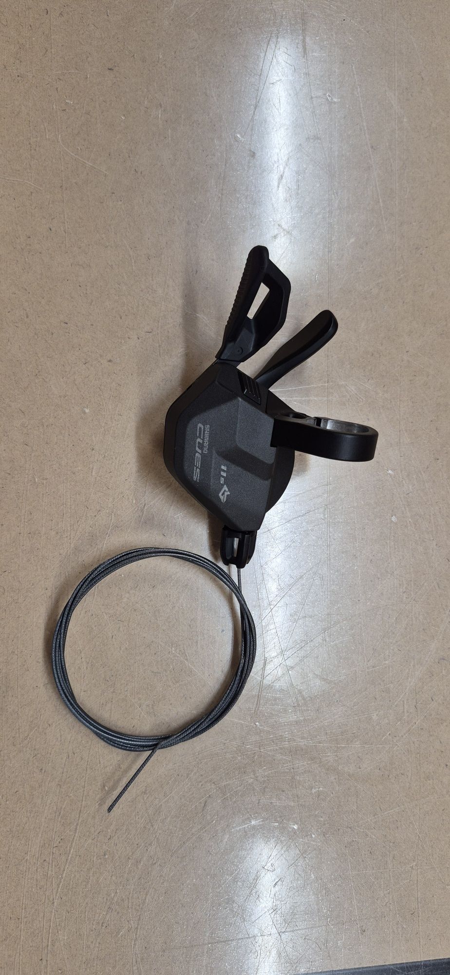 Nr1.  Manetka Shimano Cues SL-U8000. 11s