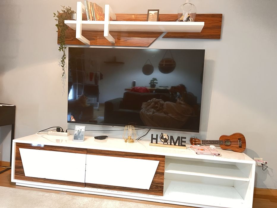 Vendo movel de tv em madeira