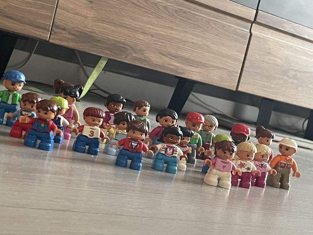 Ludziki  lego duplo kompet 23 sztuki