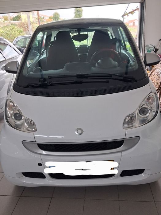 Smat cor branco com pneus em bom estado