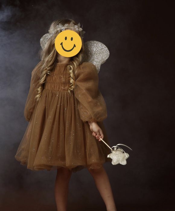 Сукня, крила, віночок та паличка