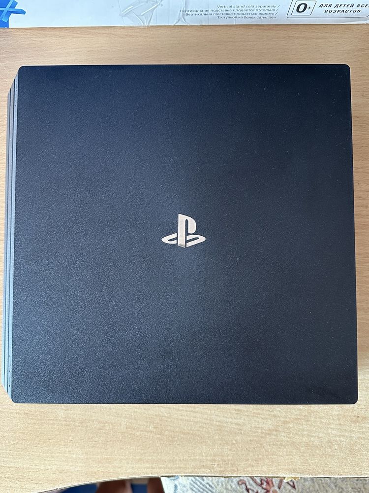 Продам PS4 Pro 1TB| Идеальное состояние , полный комлект + диск