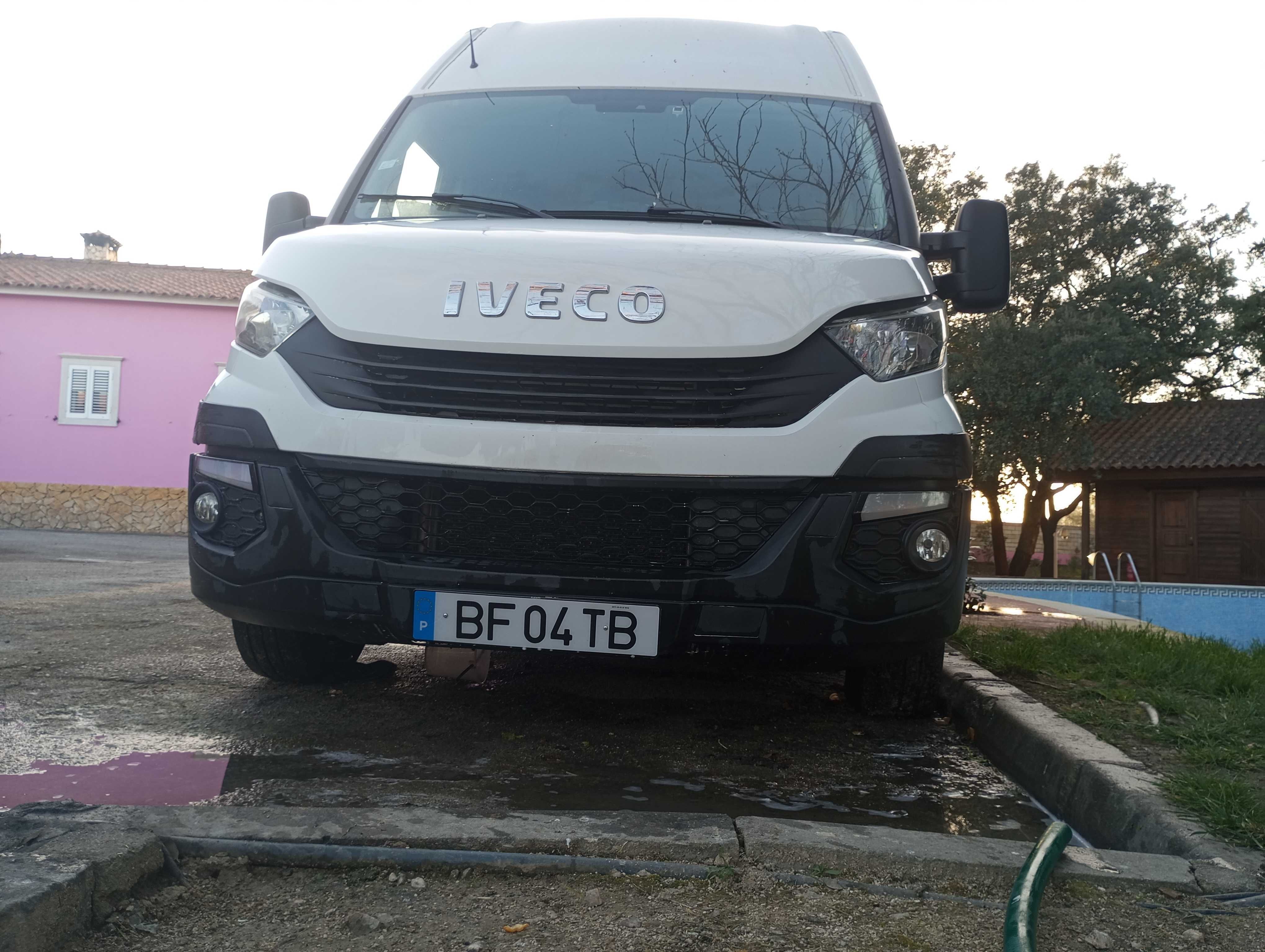 Furgão alto e longo comercial carinha iveco