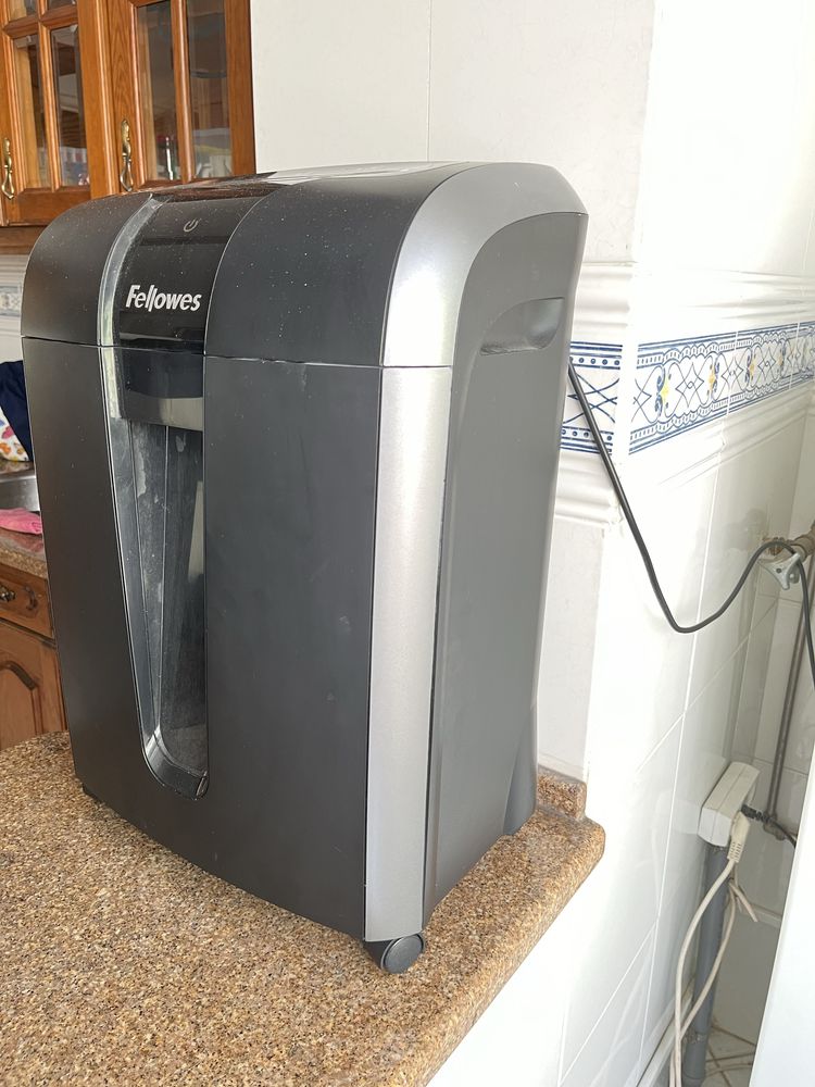 Máquina destruídora de papel *NOVA