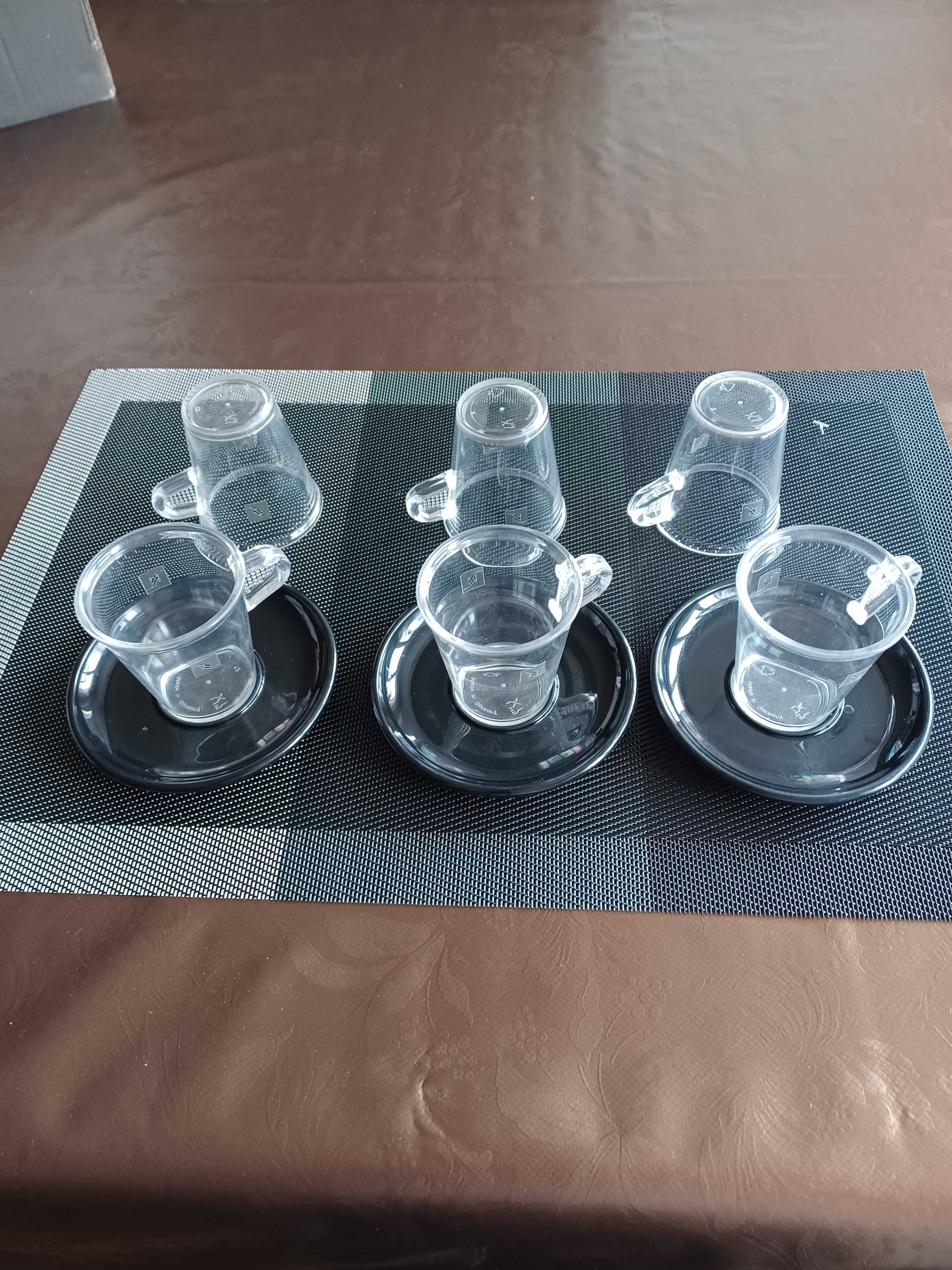 Chávenas de café Nespresso em plástico