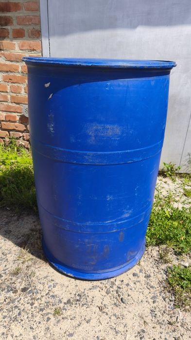 Пластикова бочка на 200л