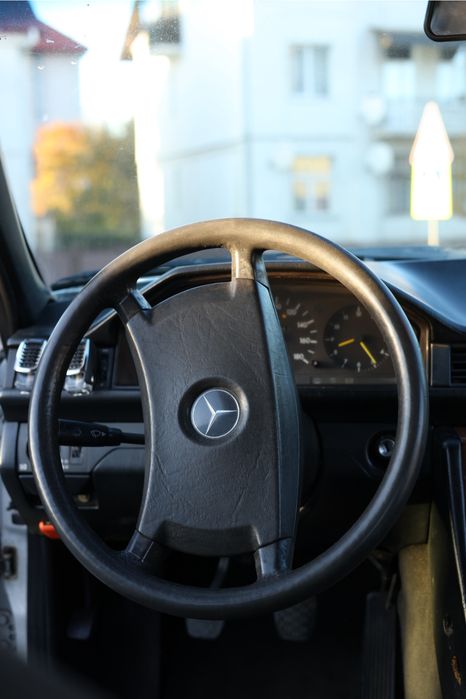 Mercedes-Benz W124 200D