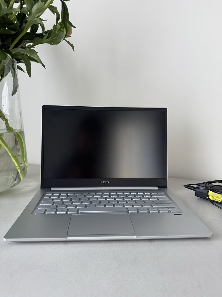 Продам ноутбук Acer Swift SF314-42(Ryzen 3 , 8 ГБ RAM,Windows 11 pro)
