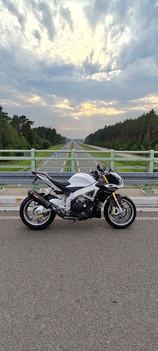 Aprilia Tuono v4 1000 aprc 2011