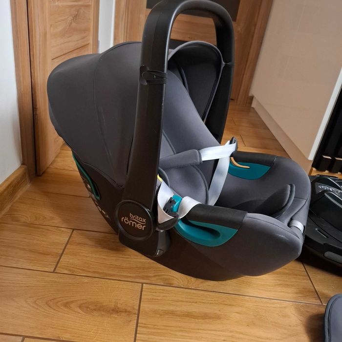 Fotelik samochodowy z bazą Britax Romer Baby-safe iSense 0-13kg szary