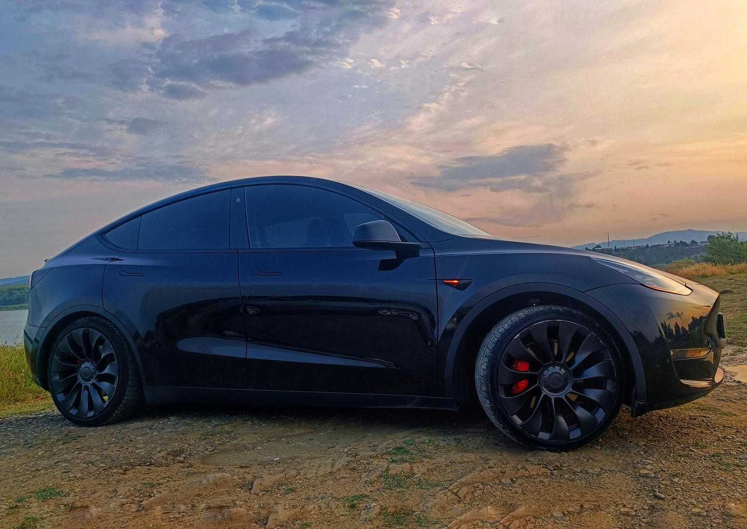 Tesla Model Y 2022
I покоління  Long Range 82 kWh Dual Motor  AWD