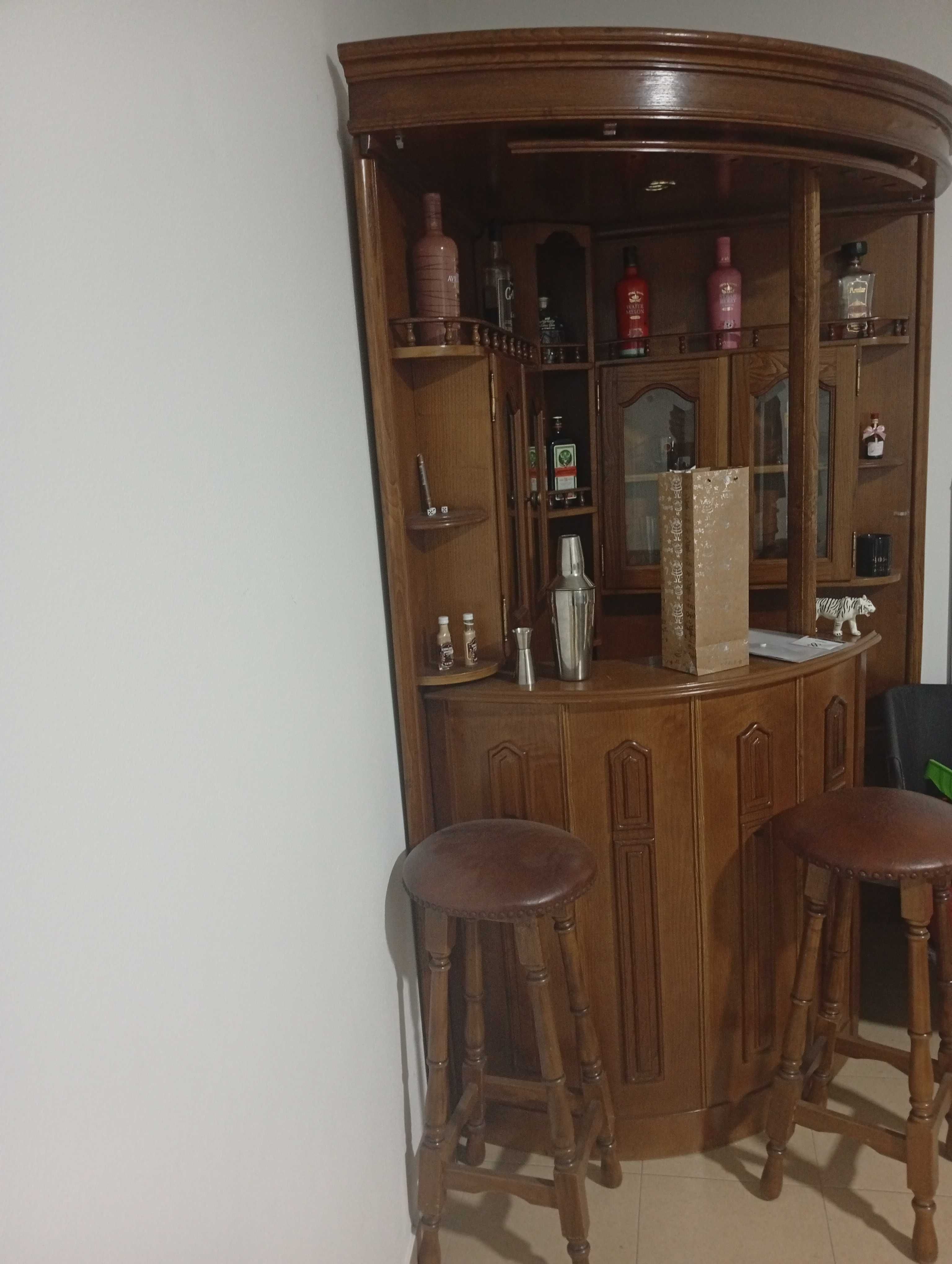 Bar de sala em bom estado