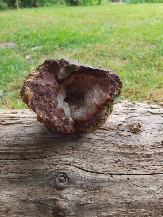 Duża geoda kwarcowa z Sokołowca