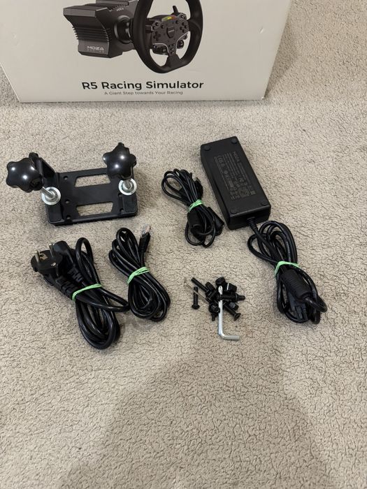 Відмінний стан. Ігрове кермо Moza R5