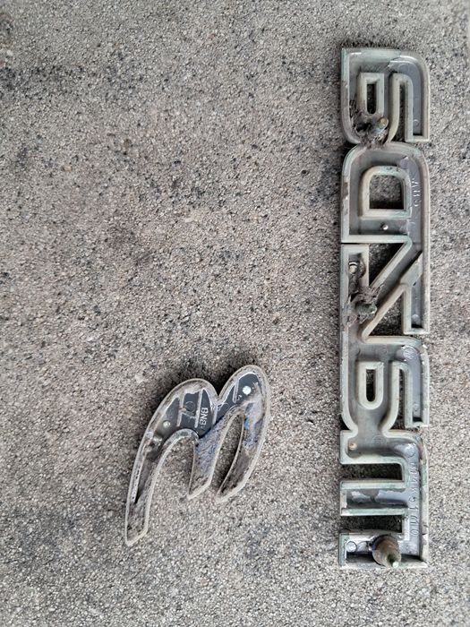 Znaczek emblemat tylnej klapy bagaznika Mazda 3 rok 2003 hatchback