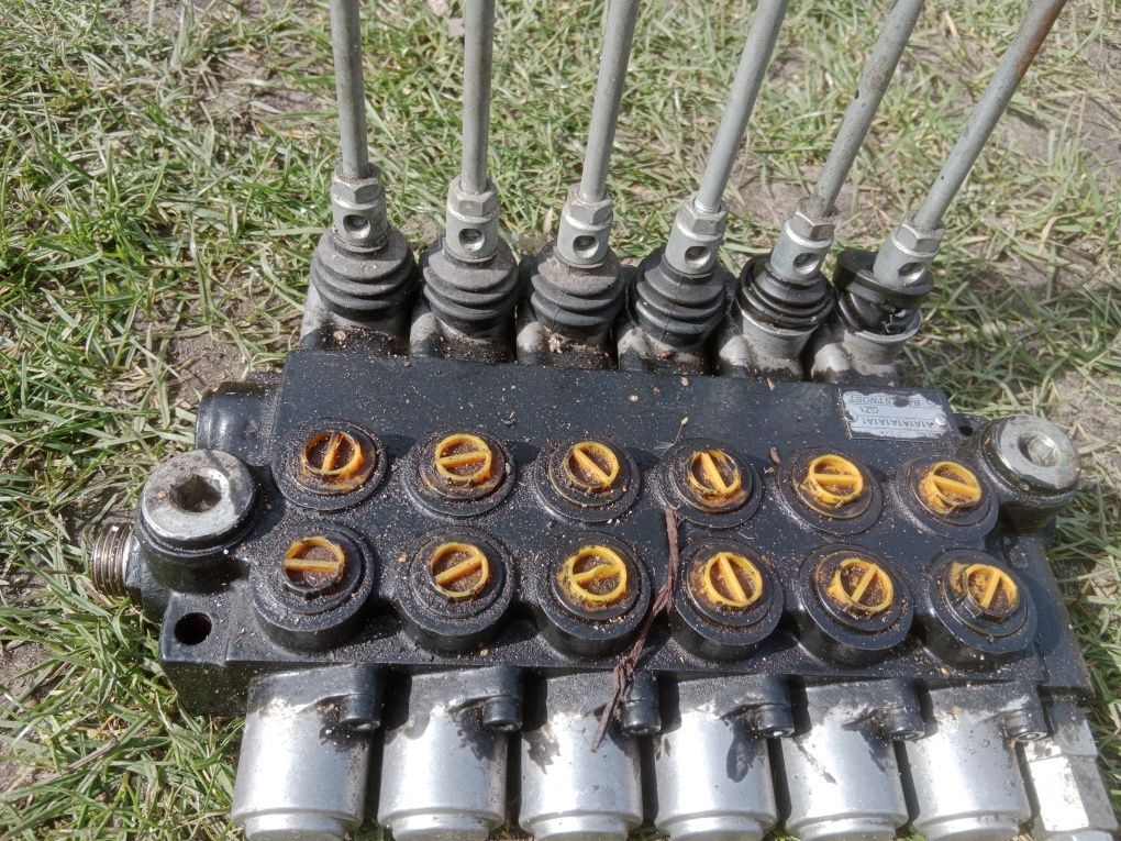 Rozdzielacz hydrauliczny 6 sekcyjny