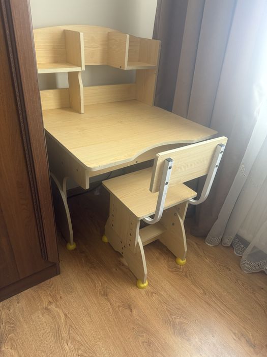Продам дитячу парту