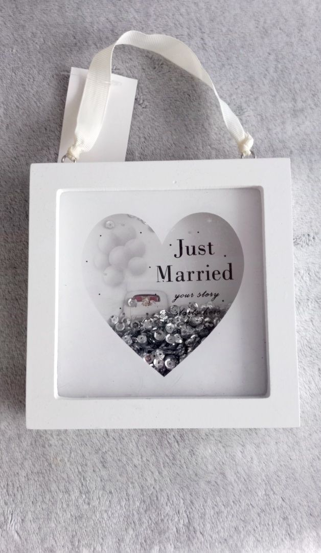 Ramka na zdjęcie pary młodej, prezent ślubny. Just Married.