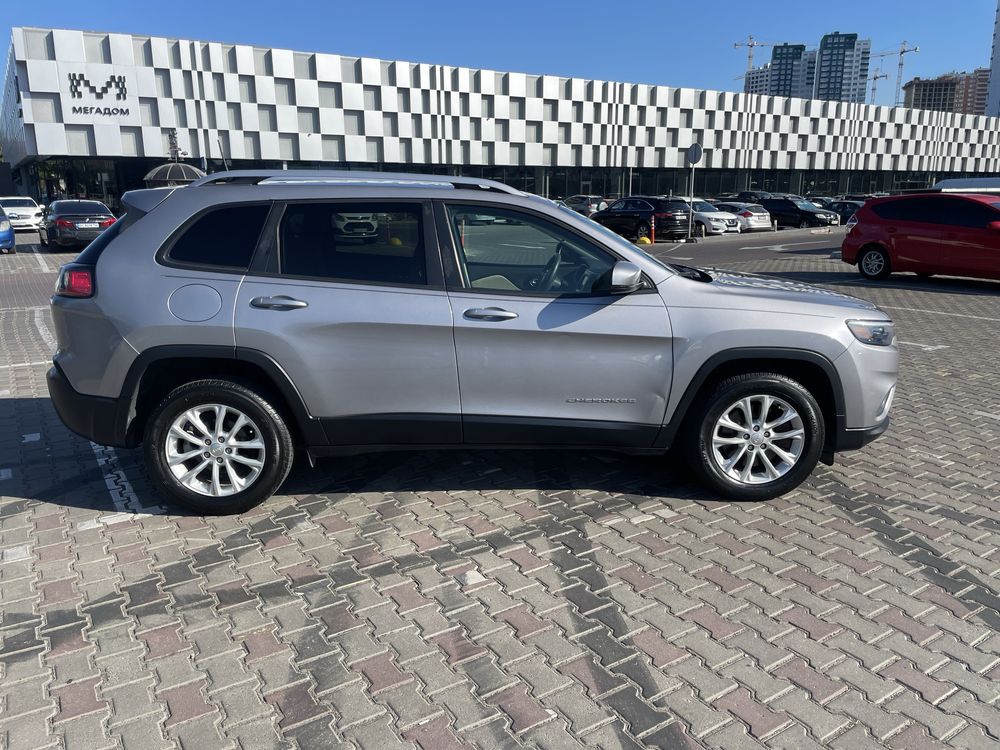 Jeep cherokee ……..