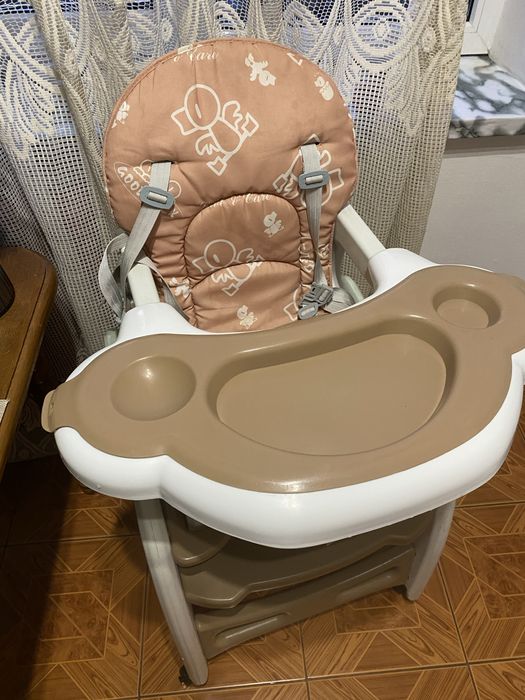 Дитячий стільчик для годування