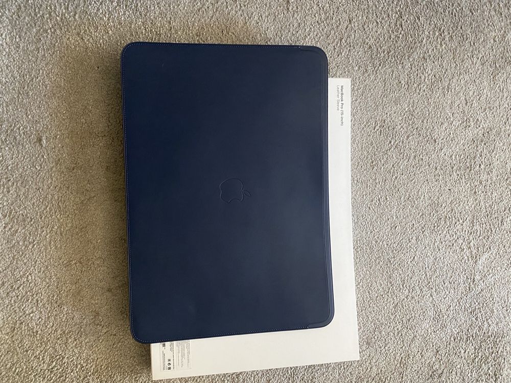 MacBook leather sleeve Apple azul