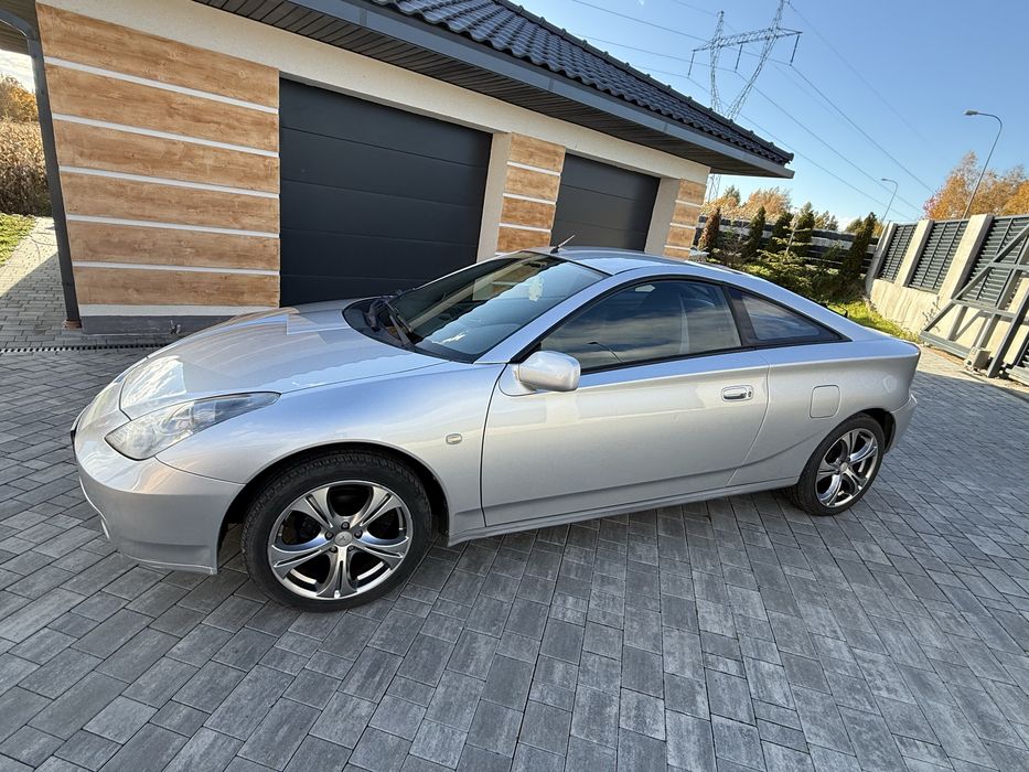 Sprzedam Toyote z malym przebiegiem autko godne uwagi