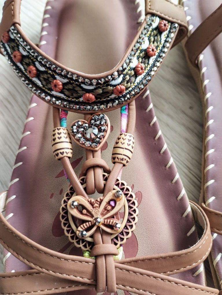 Nowe sandały boho