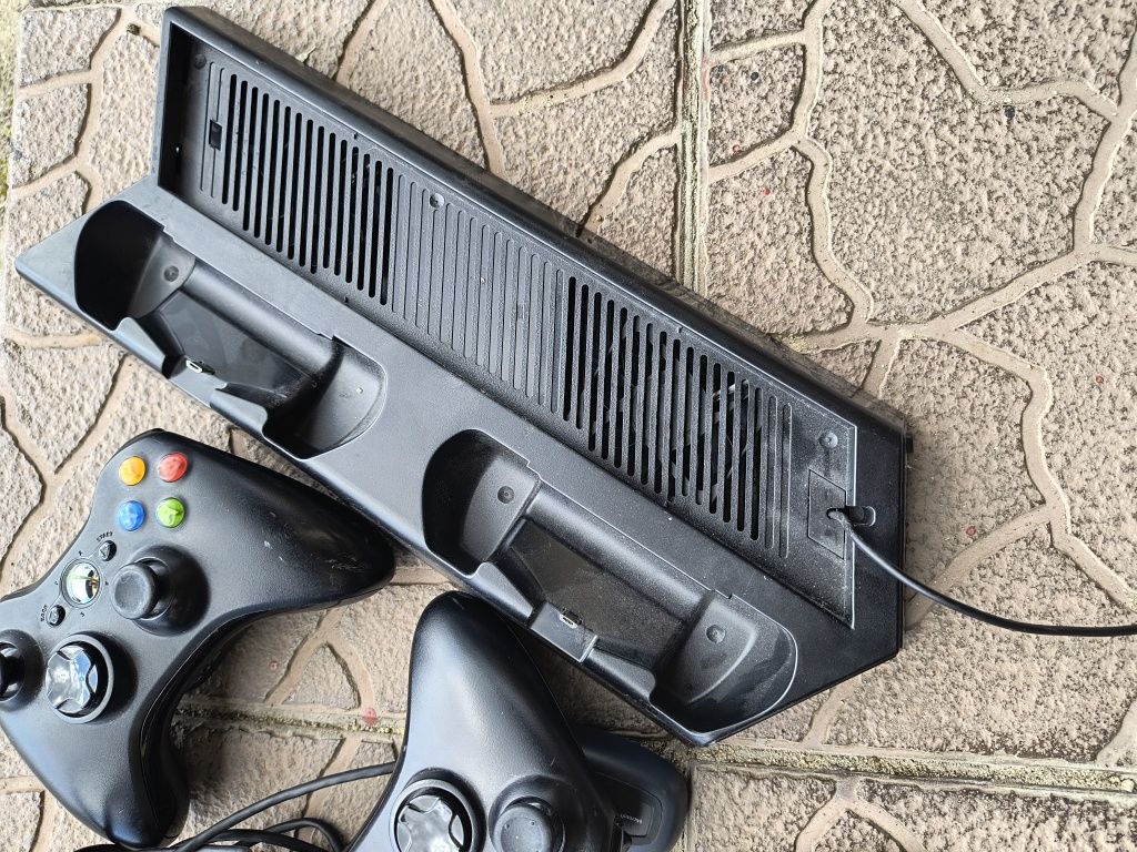 Pady stacja dokująca Xbox 360
