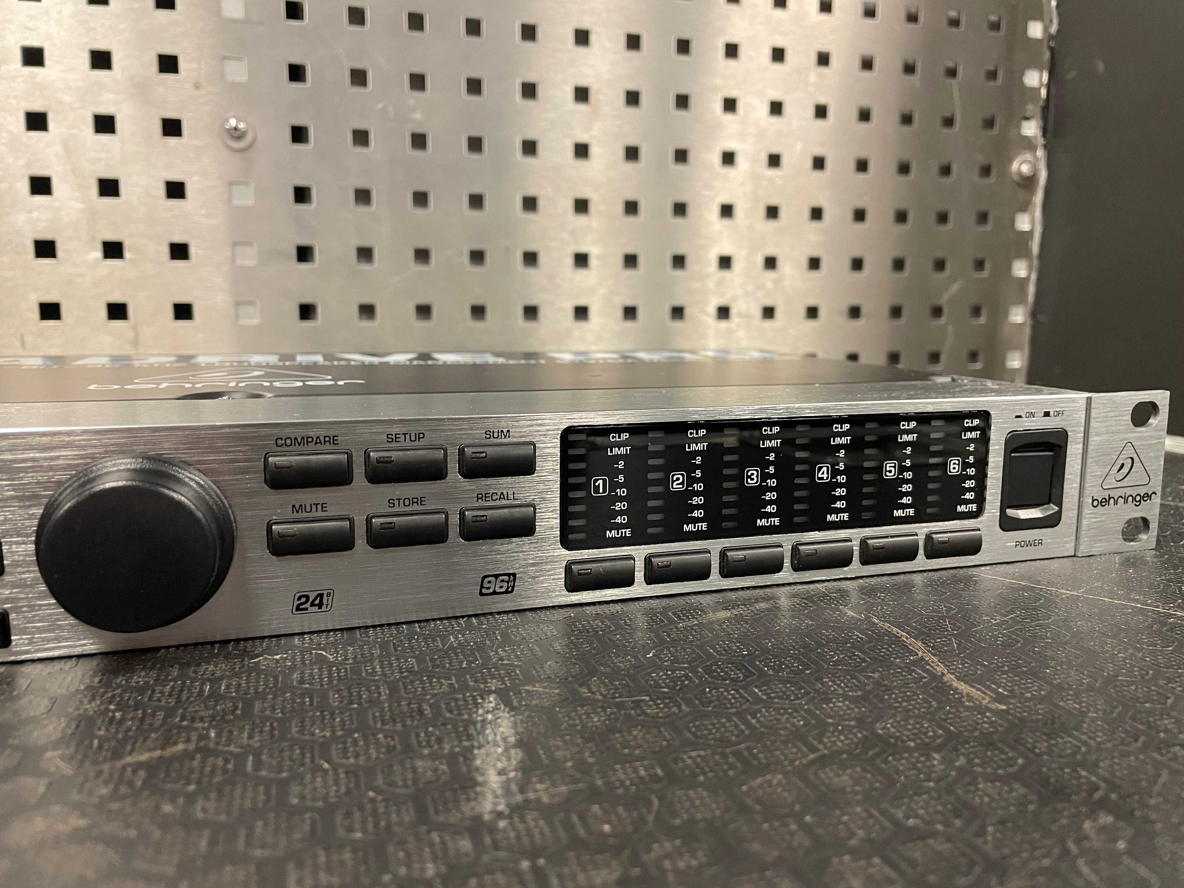 Procesor głośnikowy Behringer DCX2496 Pro , 3 in, 6 out, crossover