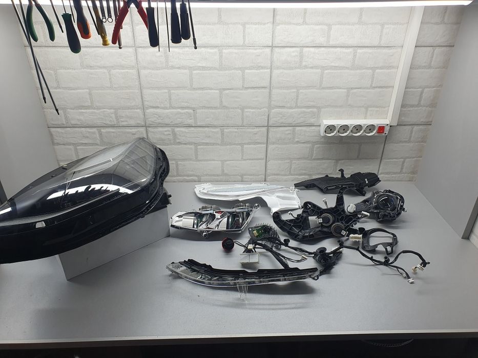 Ремонт фар легкових, вантажних авто та автобусів