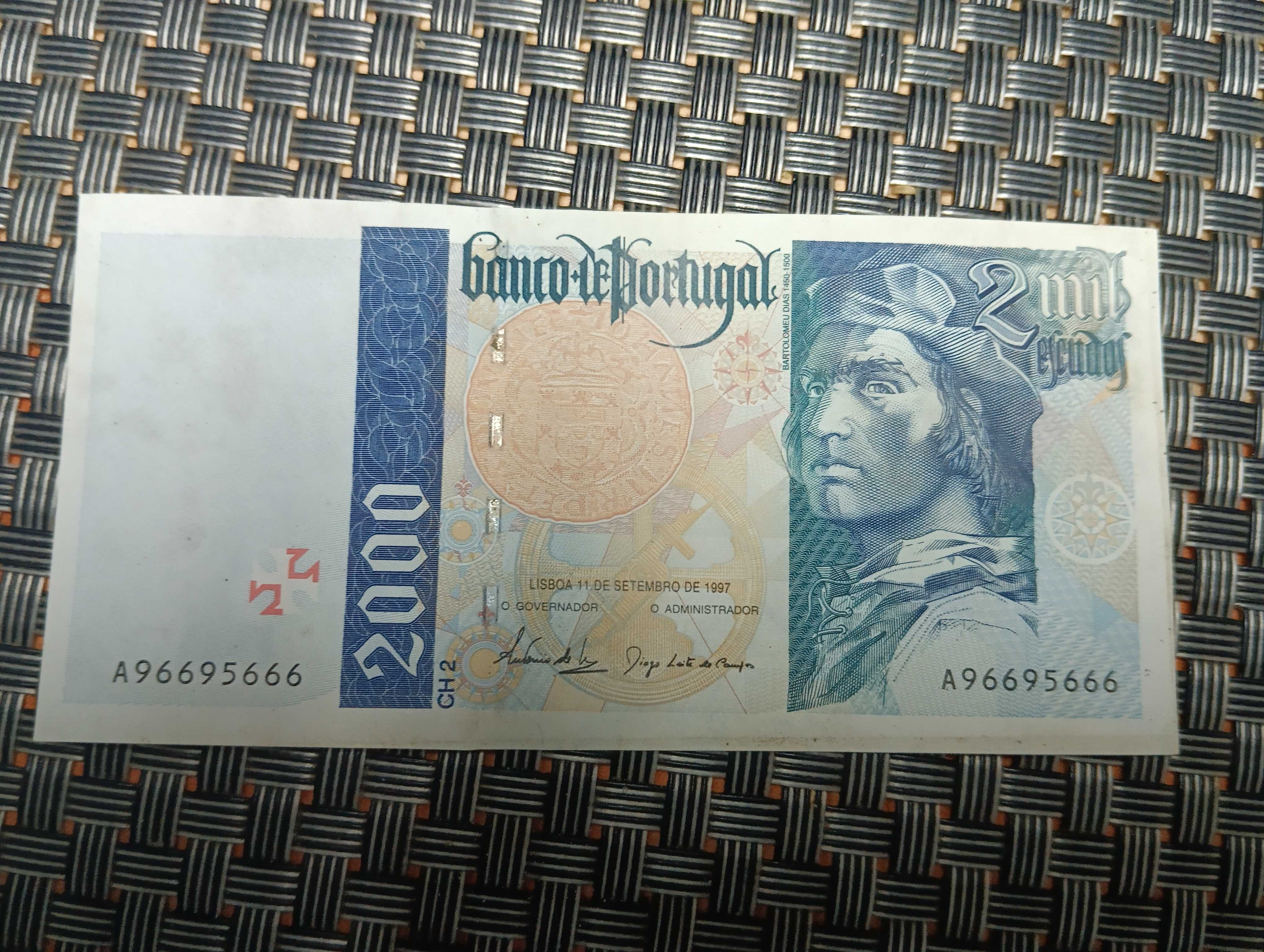 Nota de 1000, 2000 e 5000 escudos