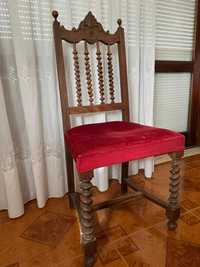 Cadeira de Madeira Clássicas com Assento em Veludo Vermelho