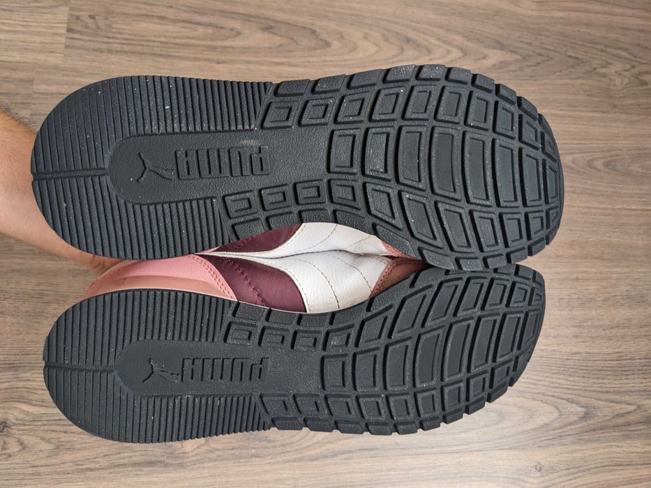 Взуття Puma жіночі (кросовки)