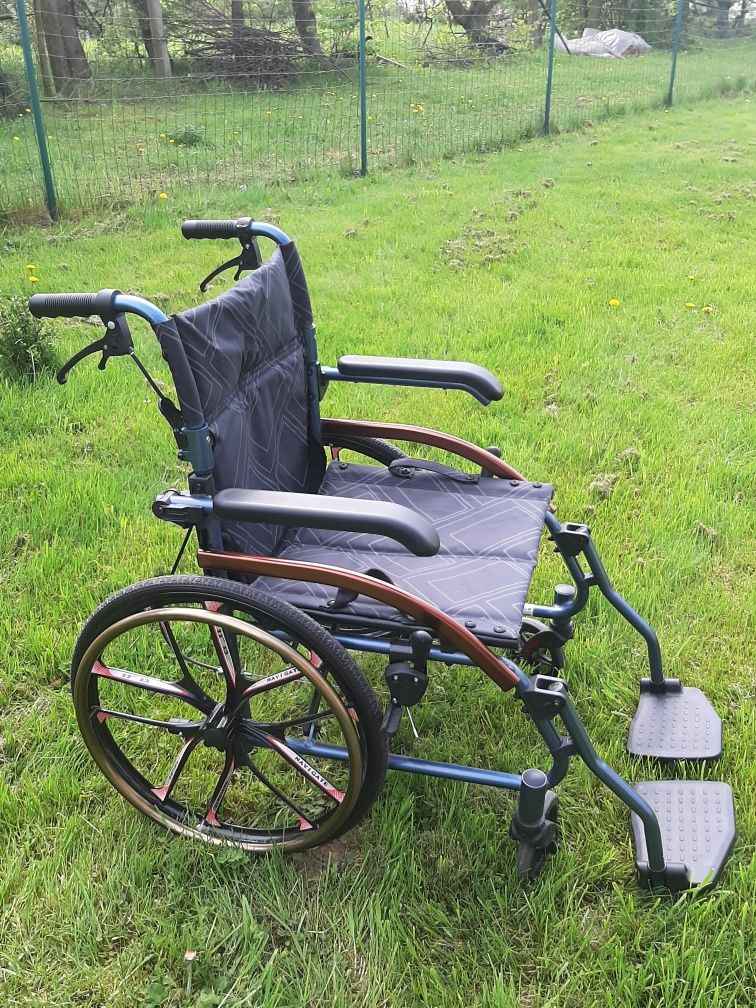 Ultralekki wózek inwalidzki aluminiowy Light Wheelie