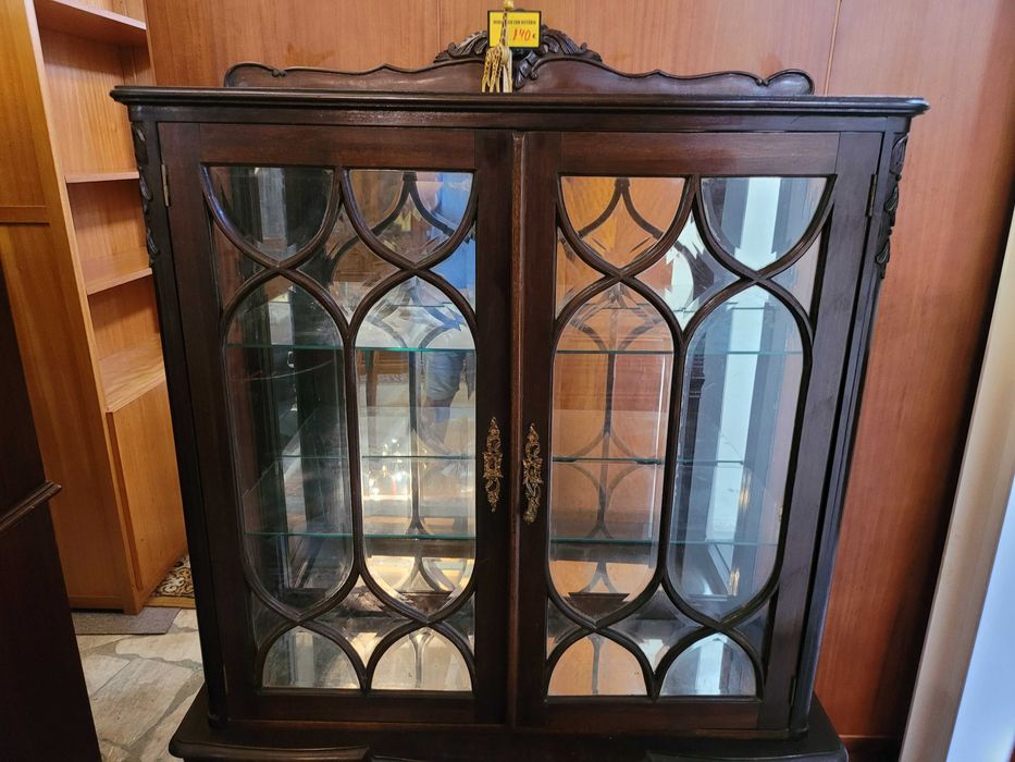 Cristaleira antiga estilo Queen Anne - Com marcas de uso mas perfeitam