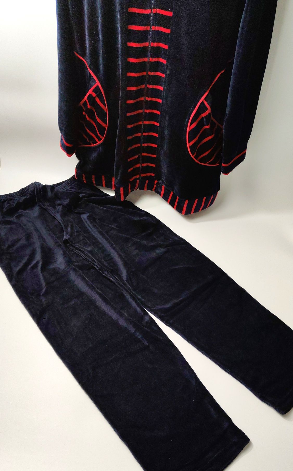 Dres damski z weluru. Długa, rozpinana bluza