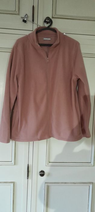 Casaco polar com bolsos