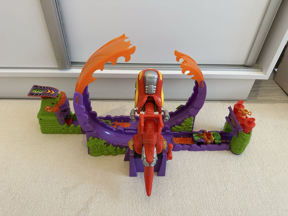 T-Racers zestaw Smocza Pętla z pojazdem z wyrzutnią Dragon loop magic