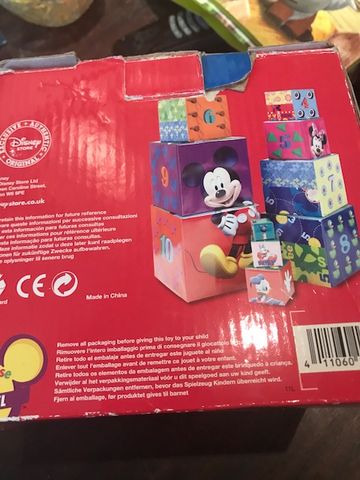 Brinquedo da Disney para criança em cartão