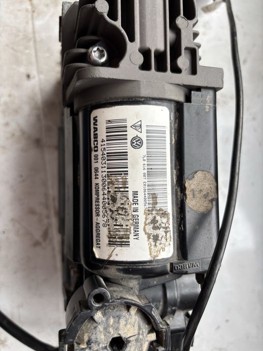 Kompresor pneumatycznego zawieszenia Audi Q7