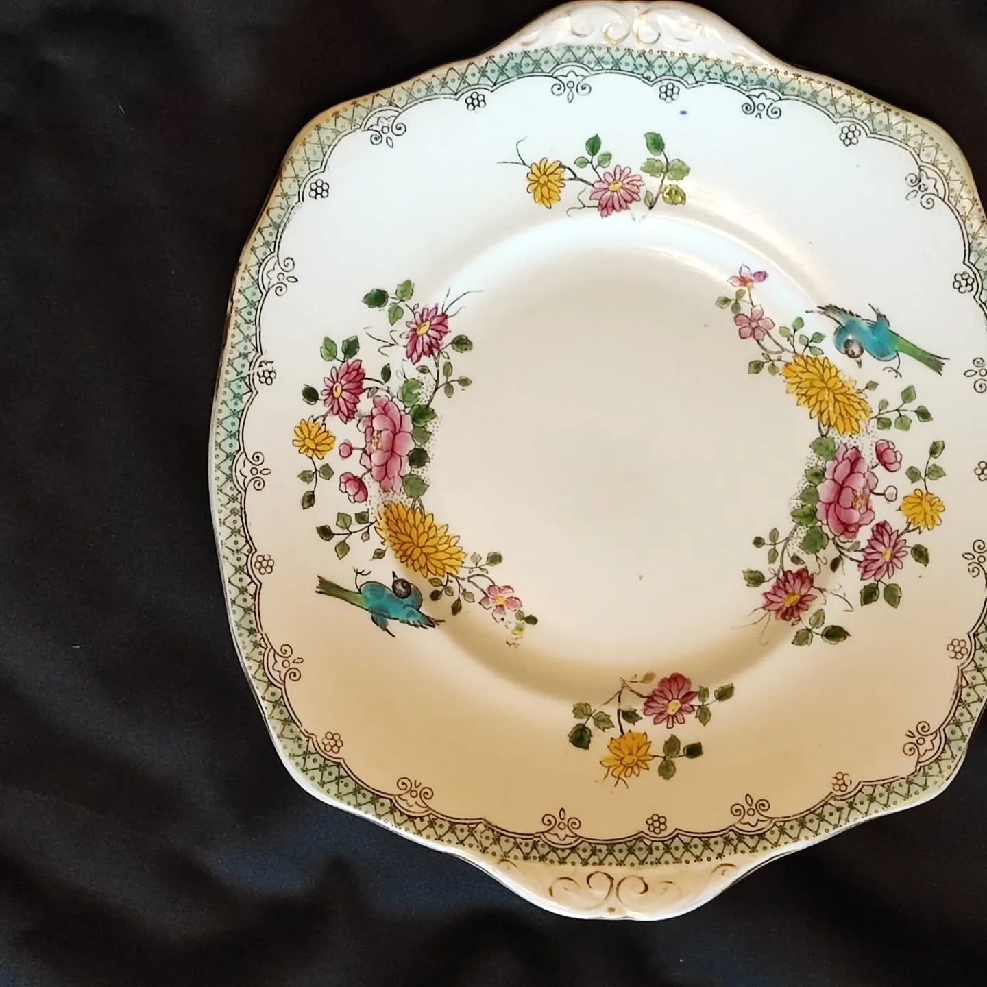 Антикварная тарелка Royal Albert England Crown China