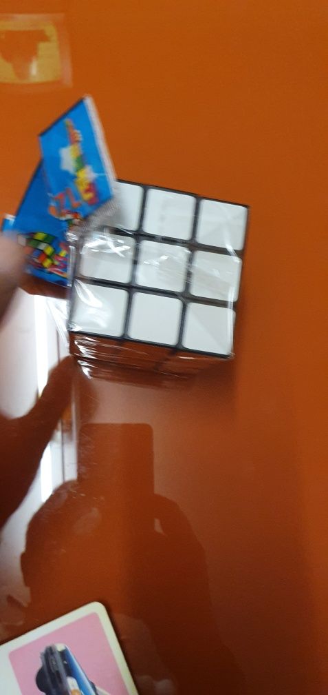 Cubo Mágico novo ainda com plástico