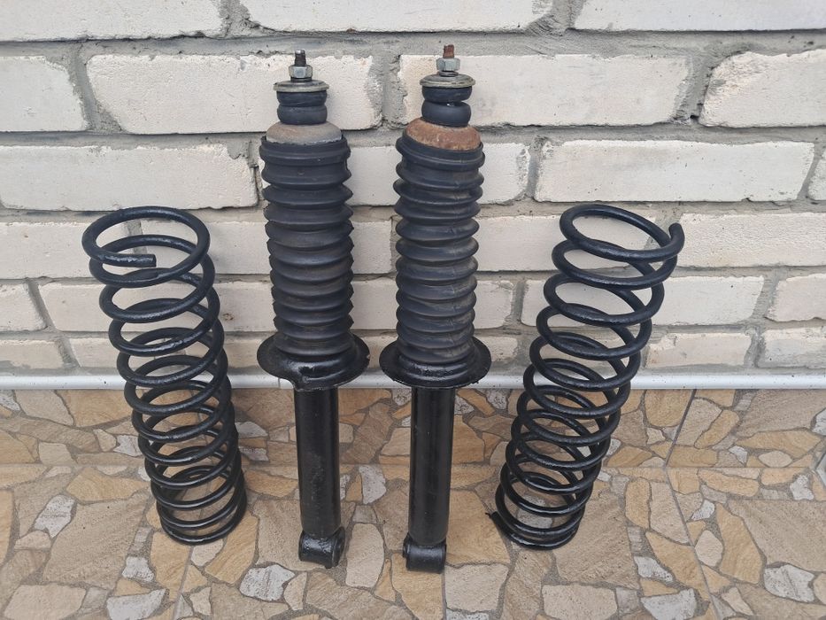 Стойки задні ваз 2108 2109 21099, 2110 2115 амортизатори задні